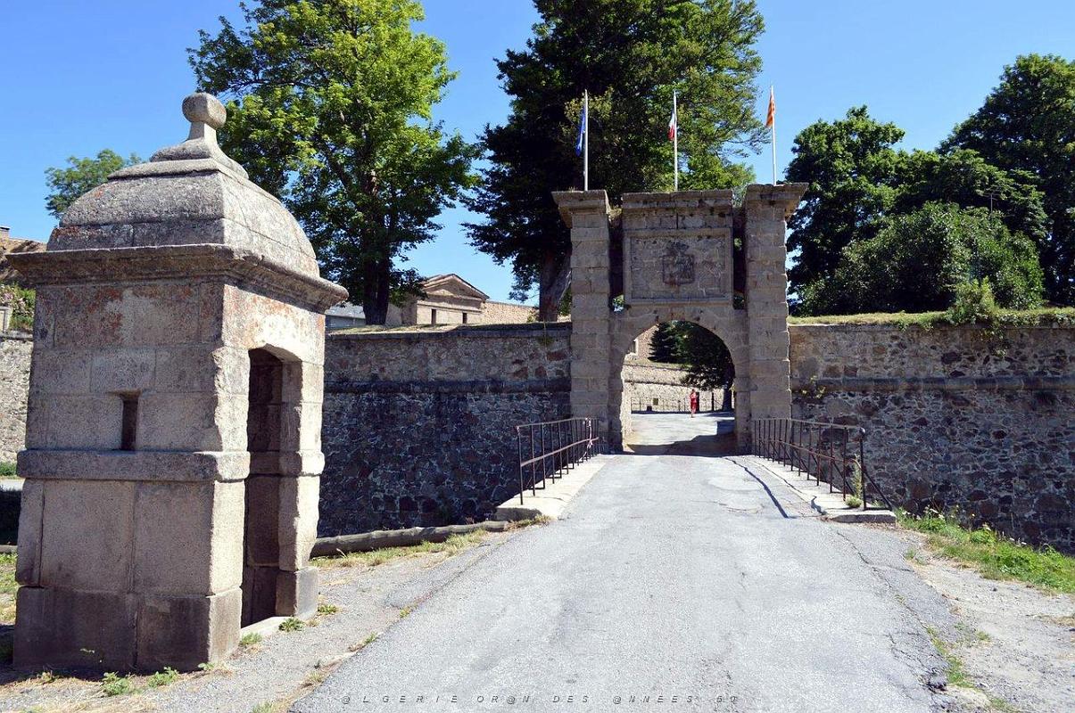 Mont Louis citadelle 008.jpg